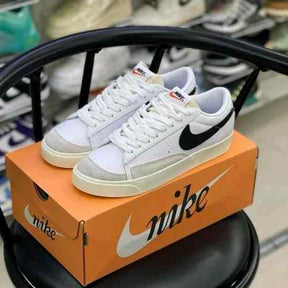 Nik.e blazer low 77 vintage white black