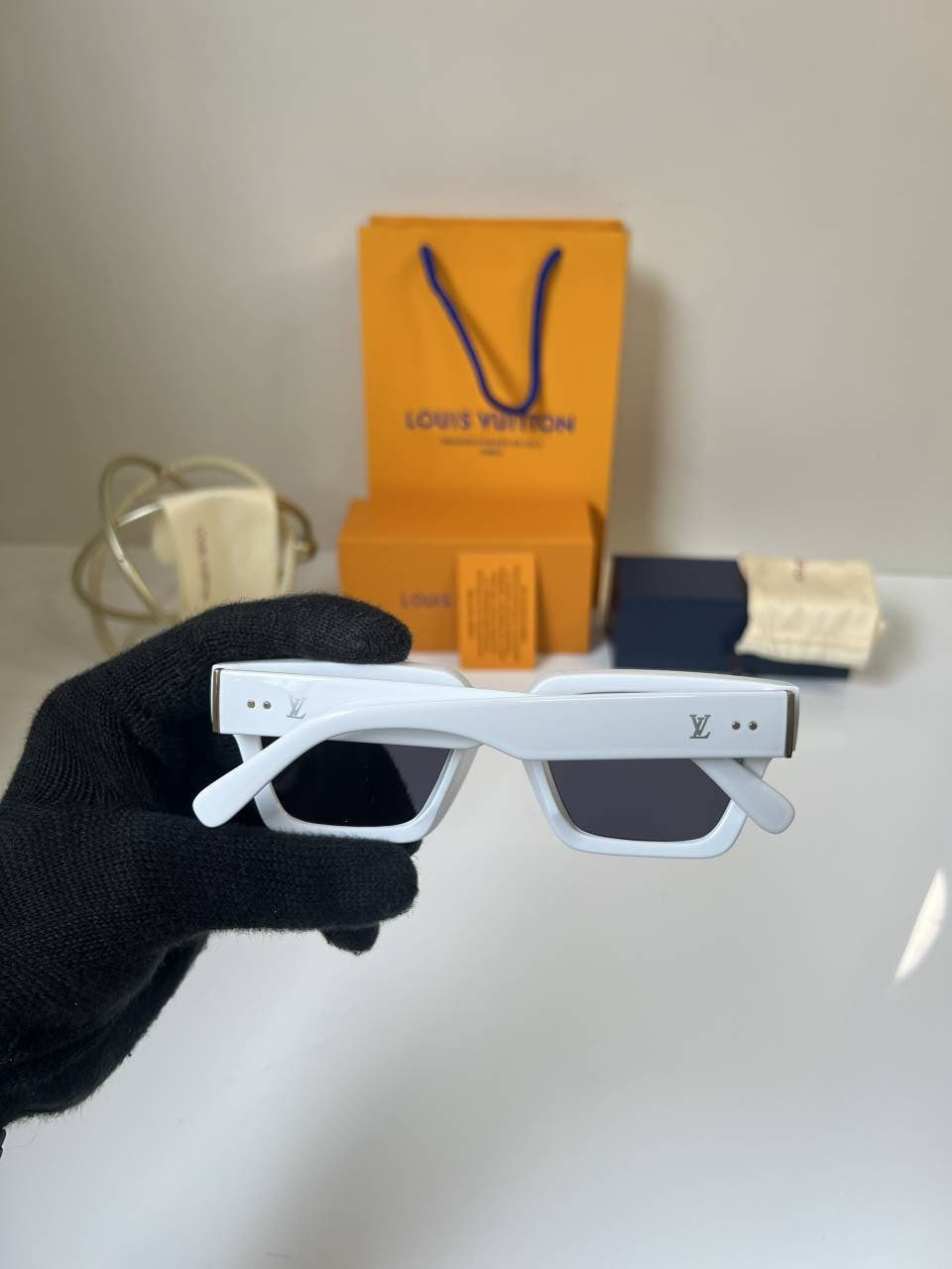 Louis vuittion 98170 white