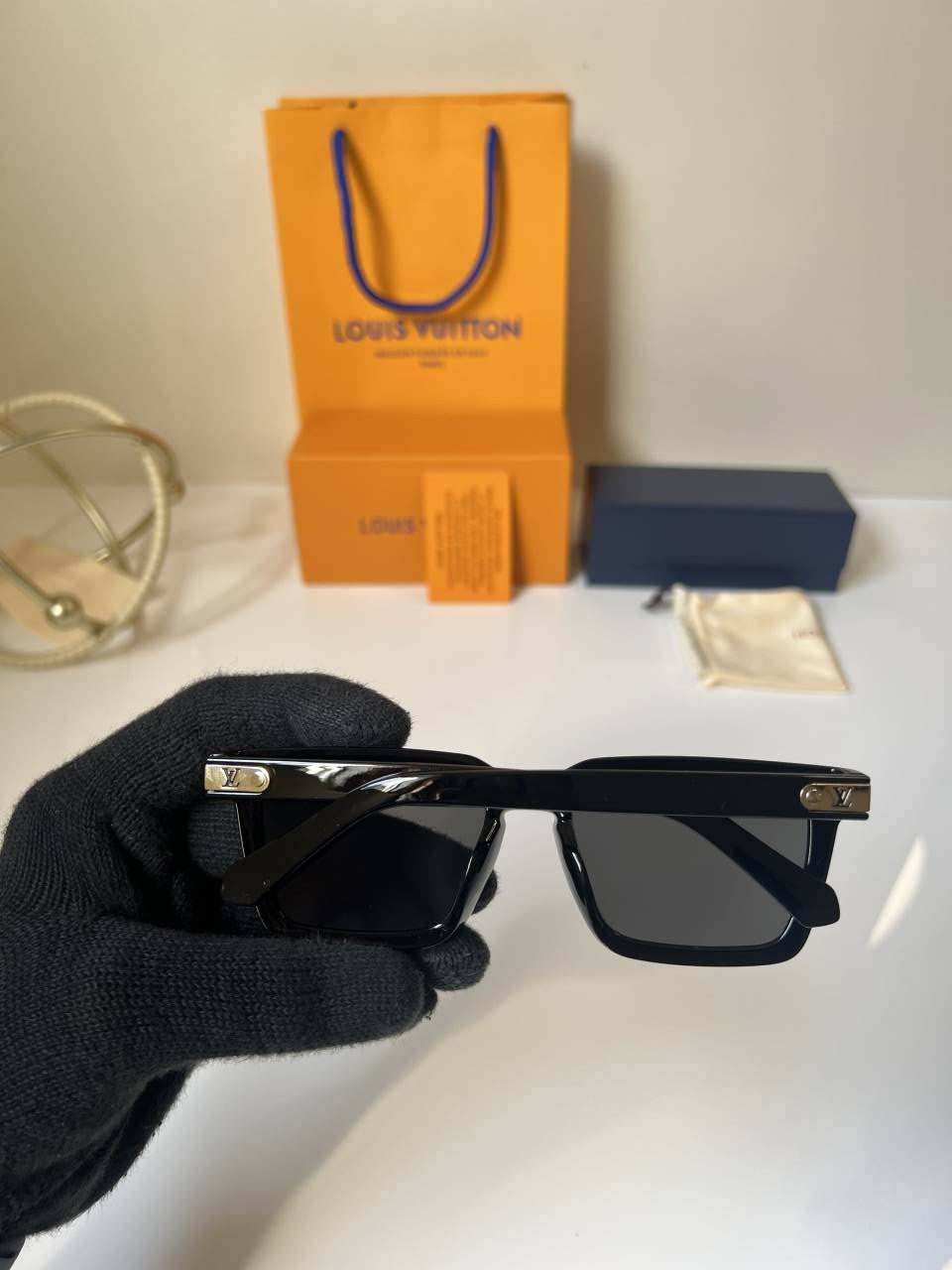 Louis Vuittion 2420 black