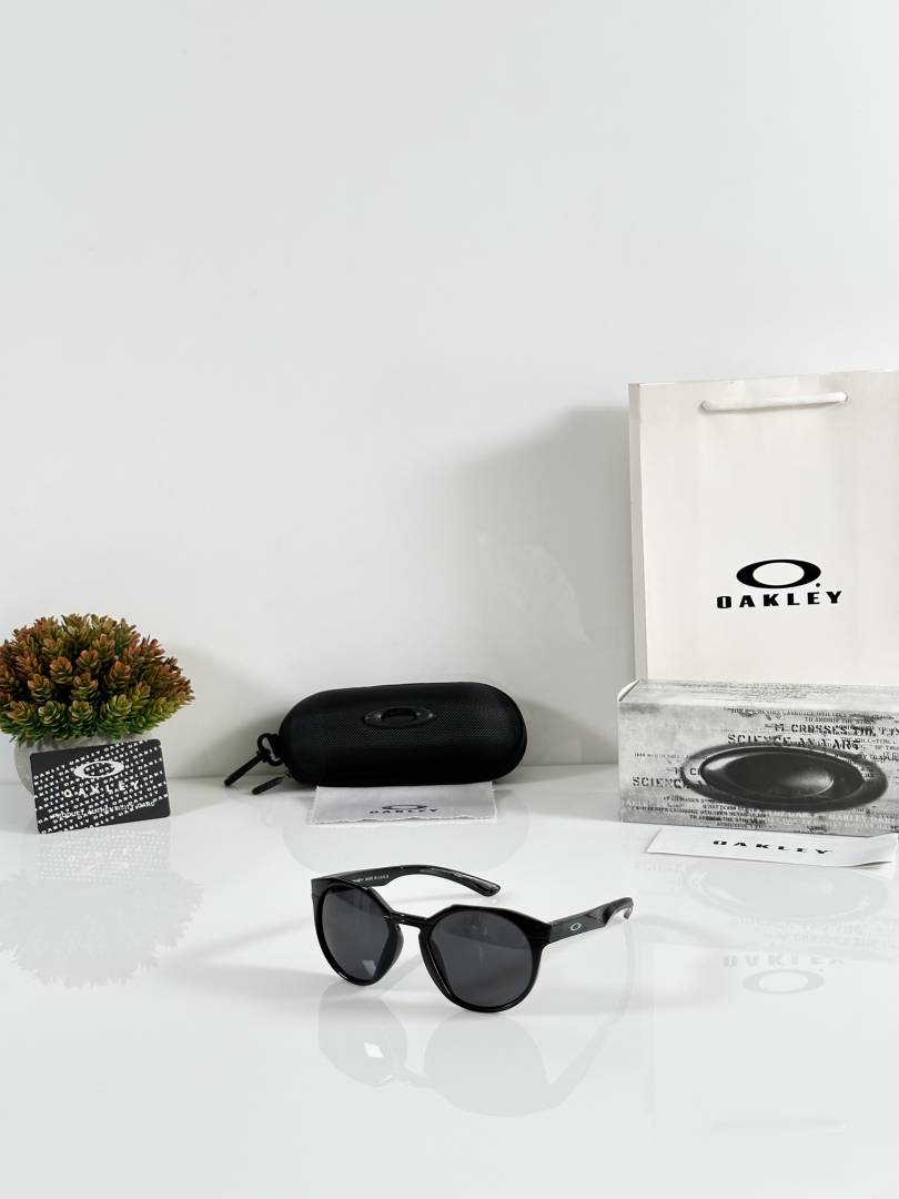 Oakley 3117 Black
