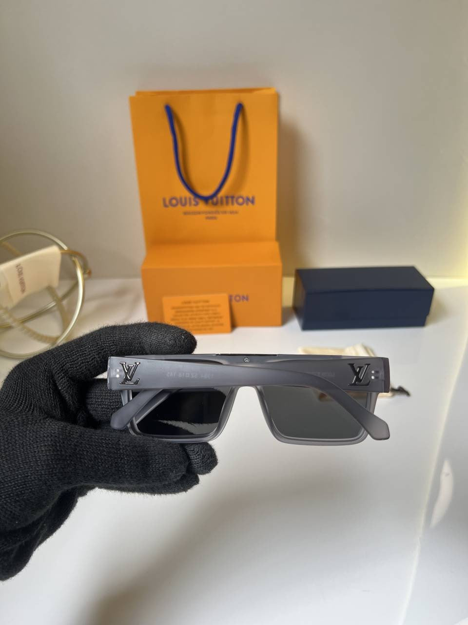 Louis vuittion 1984 smoke grey