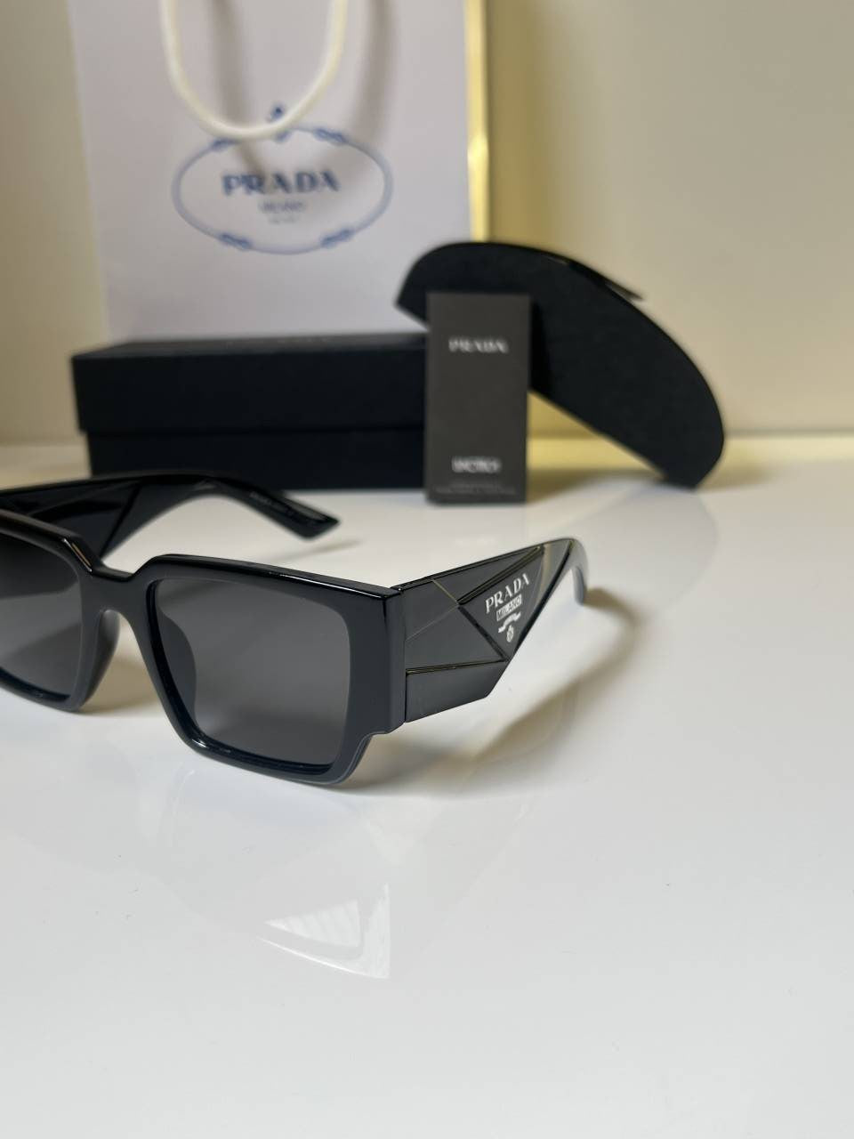 Pradda 6105 glossy black