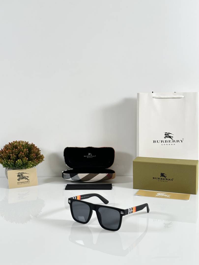 Burberry 4382 Mate Black