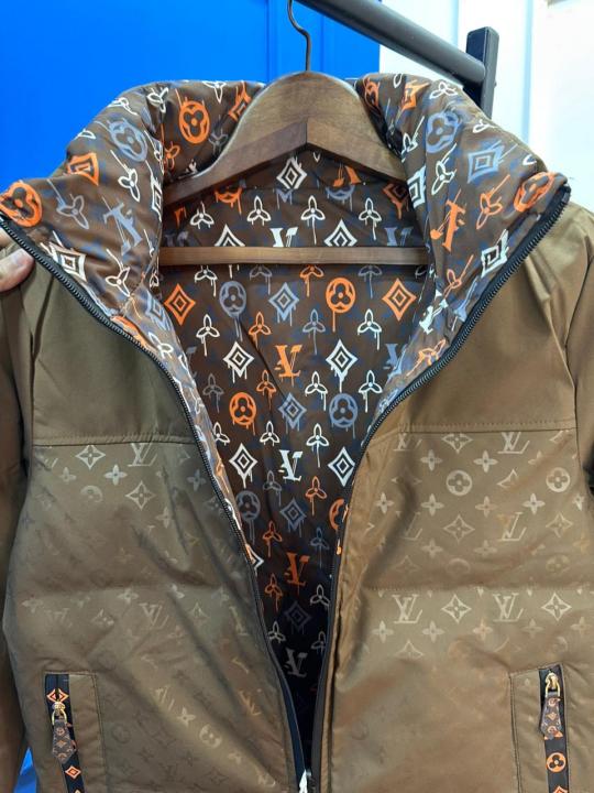LOUI S VUITTON REVERSEABLE JACKET 1040