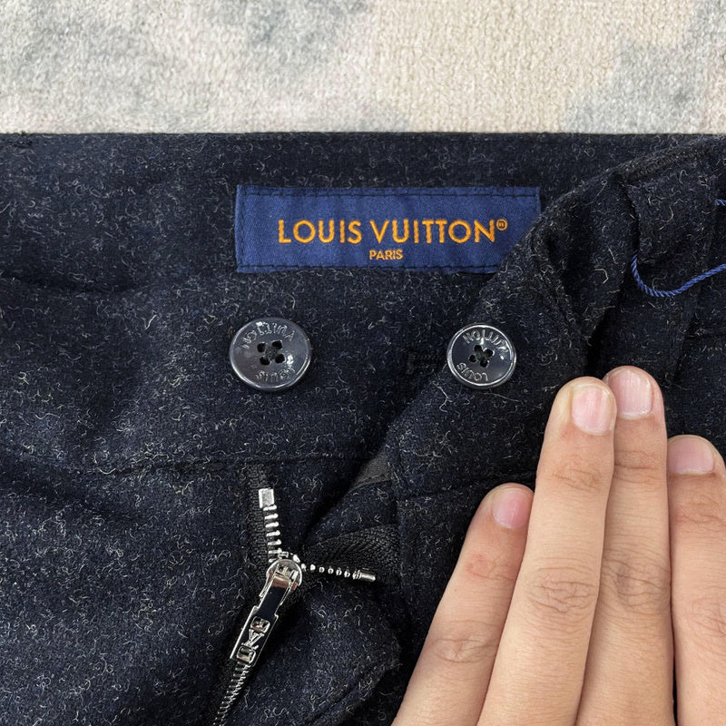 LV Pants 012403