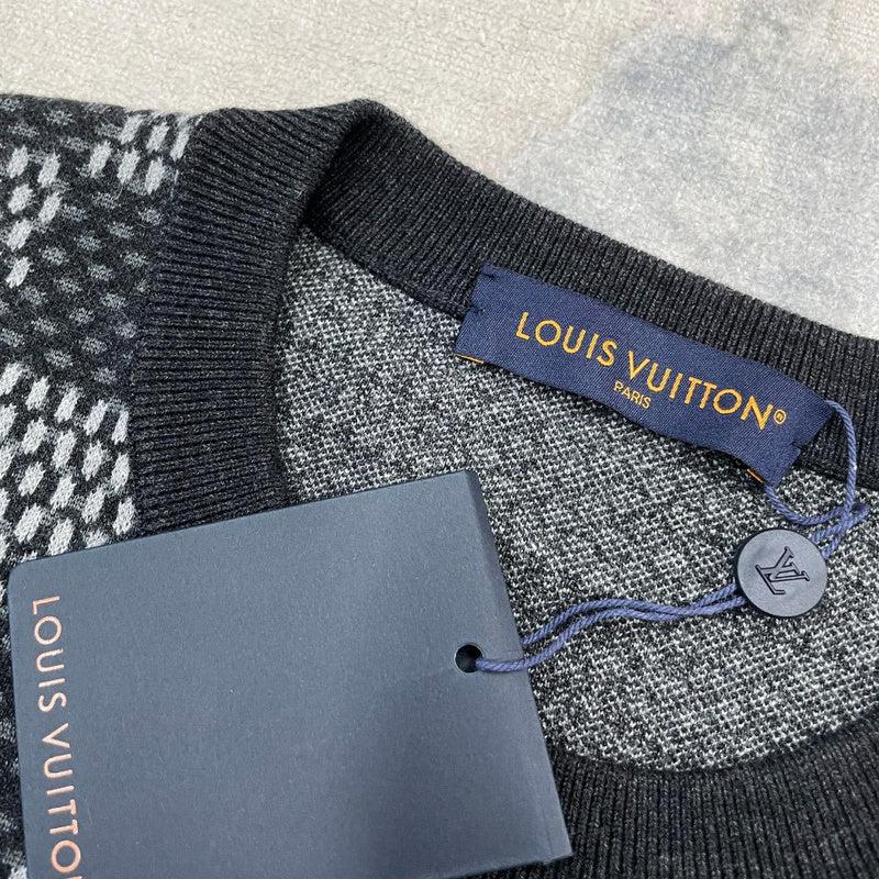 LV Shirt 1115014