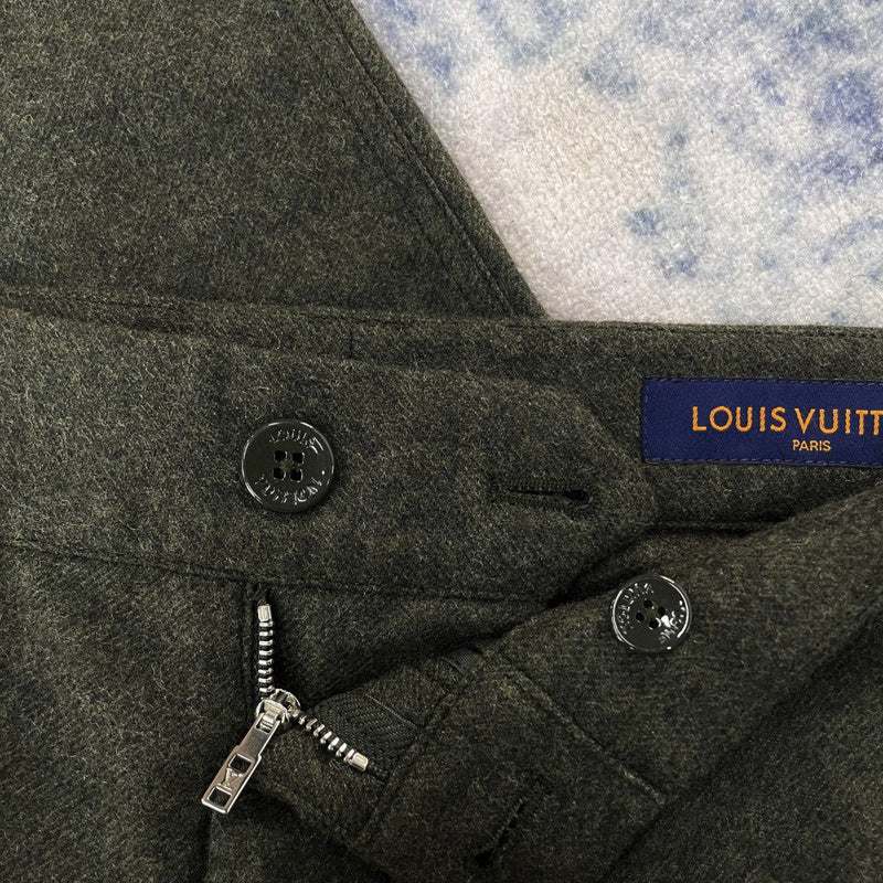 LV pants 012402