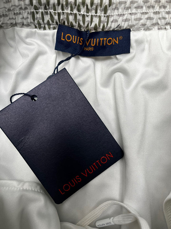 LV shorts 041002