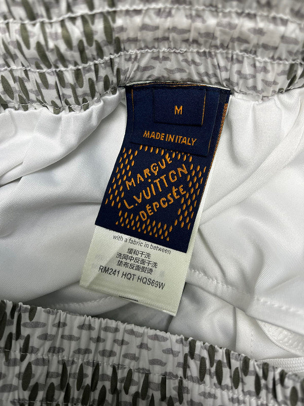 LV shorts 041002