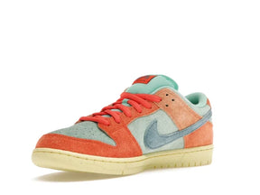 SB DNK LOW ORANGE EMERALD RISE SUEDE