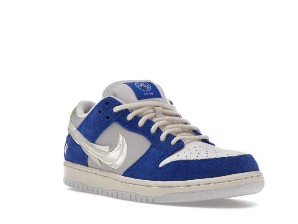 SB DNK LOW PROFLY STREETWEAR GARDENIA